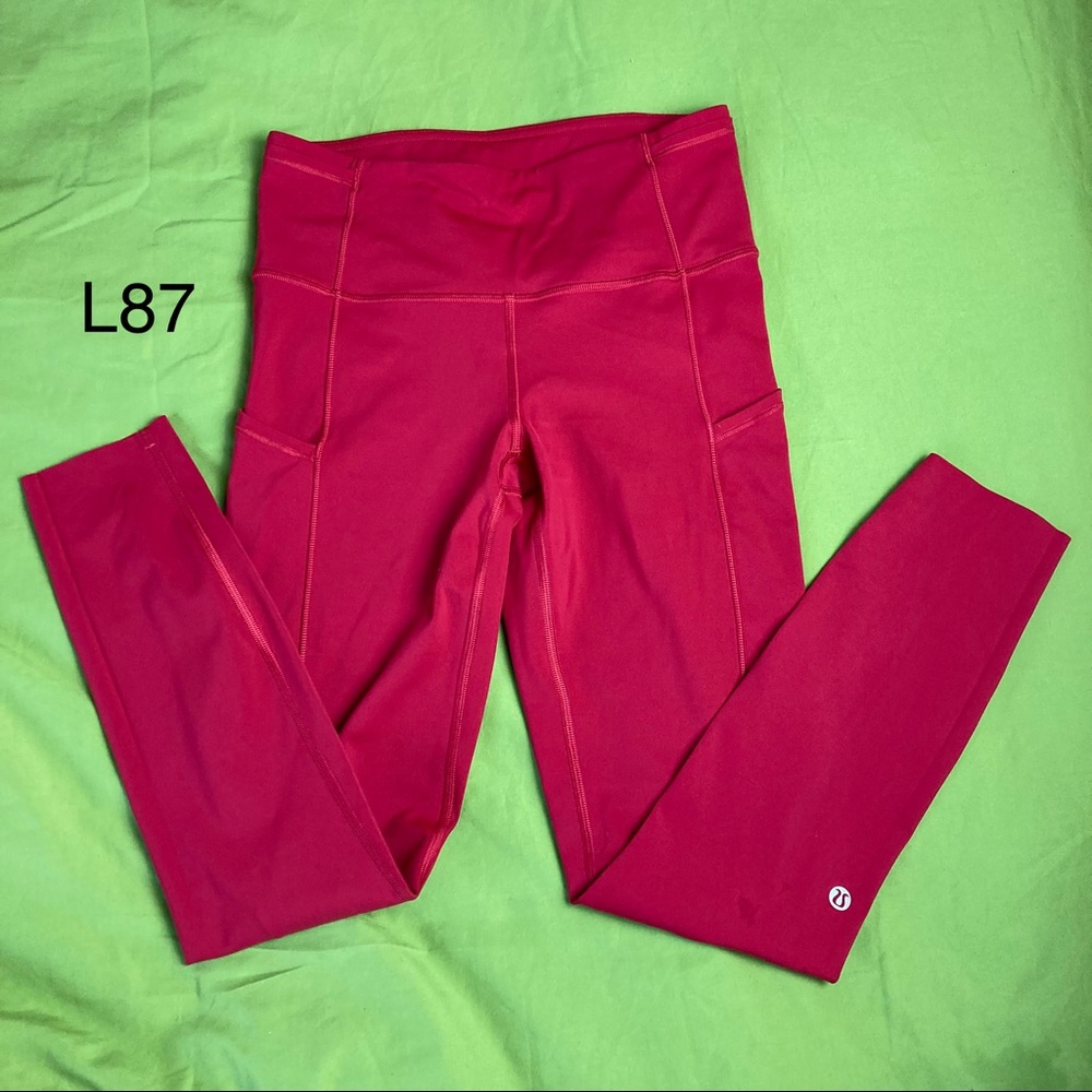 Lululemon Fast & Free 7/8 Tight II *Non-Reflective Nulux 25"
Dark Red size 6